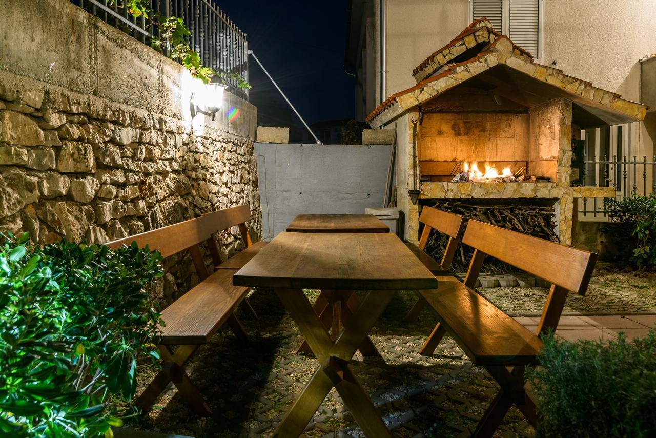 Neve Apartment
